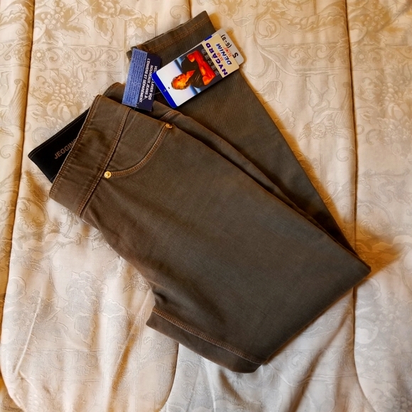 Women's Petite Nygard Jeggings - Picture 1 of 4